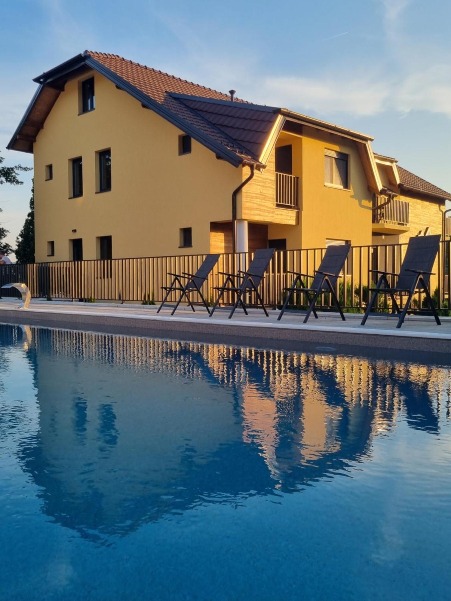 Vila K2 Vrdnik Buitenkant foto